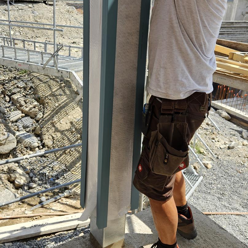 Zuverlässiger Kantenschutz für hochwertige Holzoberflächen